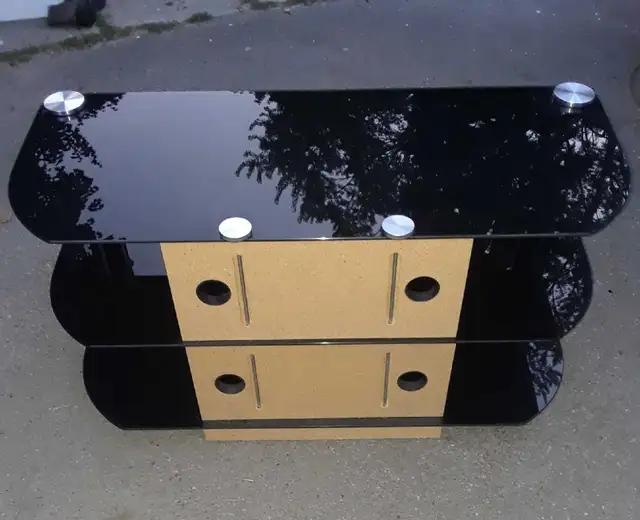 Glass TV stand table in TV Tables & Entertainment Units in Kingston - Image 5