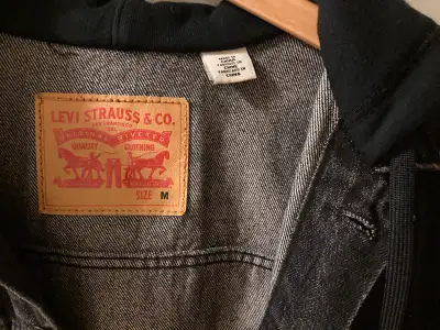 Levi’s denim jacket with hoodie Size M Worn few times