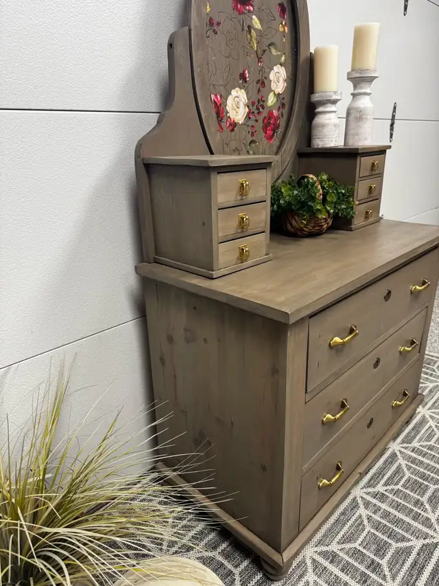 antique pine vanity/Dresser in Dressers & Wardrobes in Calgary - Image 5