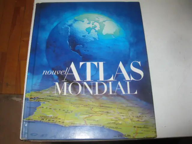 Livre Atlas in Other in Québec City - Image 2