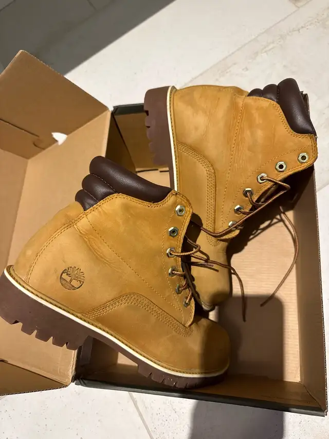 Timberland Boots in Men's Shoes in Markham / York Region - Image 3