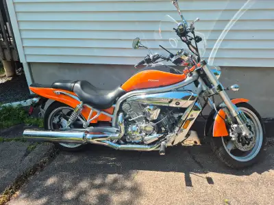 The 2008 Hyosung GV650 Aquila is a cruiser motorcycle known for its V-twin engine, which is also fou...