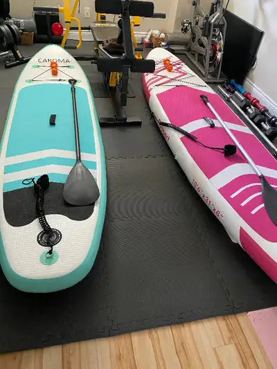 Paddle Fbsport 10’6’’ x 31’’ x 6’’ Rose et blanche Paddle Caroma blanche et turquoise Utilisées qu’u...