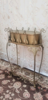 METAL GOLD PLANTER STAND 