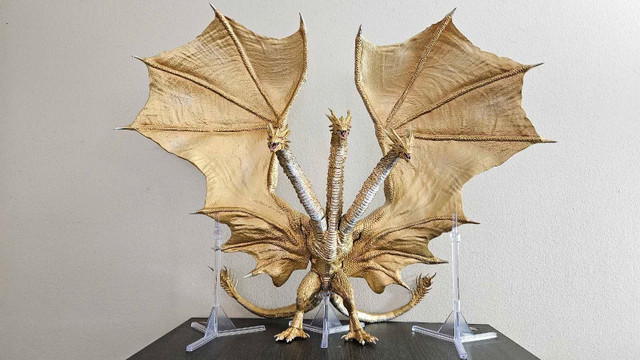 Bandai S.H. Monsterarts King Ghidorah 2019 Special Color Ver.  in Toys & Games in City of Toronto - Image 3