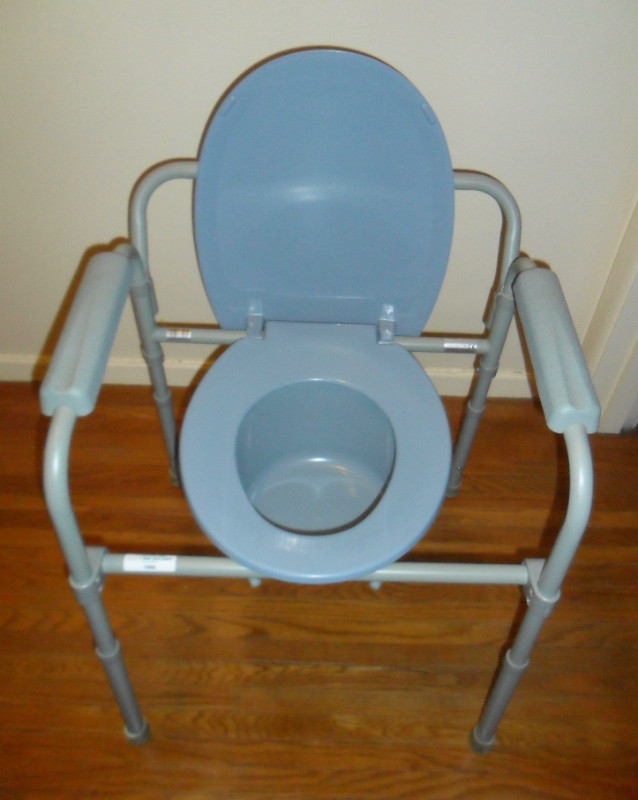 Blue Folding Bedside Non-Electric Waterless Commode Toilet in Health & Special Needs in Hamilton - Image 2