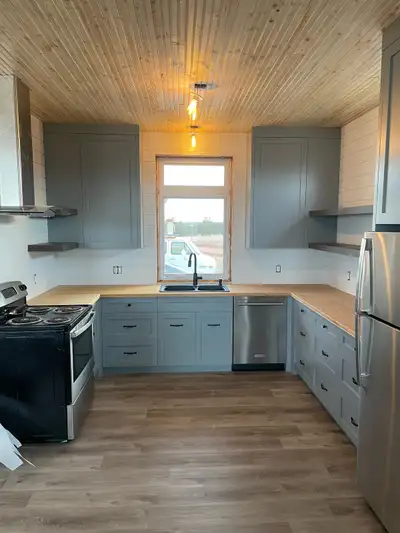 Red seal cabinetmaker with 14 years experience looking for weekend work. Cabinet installs, base boar...
