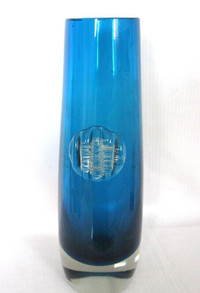 VASE de VERRE d ART FRANCAIS en BLEU c.1960...SUPERBE...