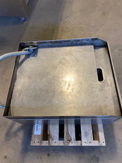You are viewing a nicely used restaurant 24" wide electric griddle flat top. This Garland E24 3 Phas...