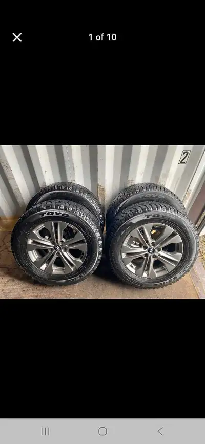 Set of 4 TOYO winter tires with rims (235 65 17) Pattern (5x114.3) TPMS 2025 HYUNDAI TUCSON Dot 2322...