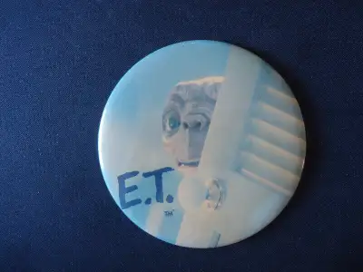 Macaron  E.T.  Universal City Studios  1982  Canada 6"  Button, View more