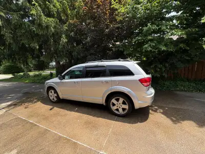 All-Wheel Drive (AWD), 7-passenger seating, leather interior, tinted windows. Selling as-is.