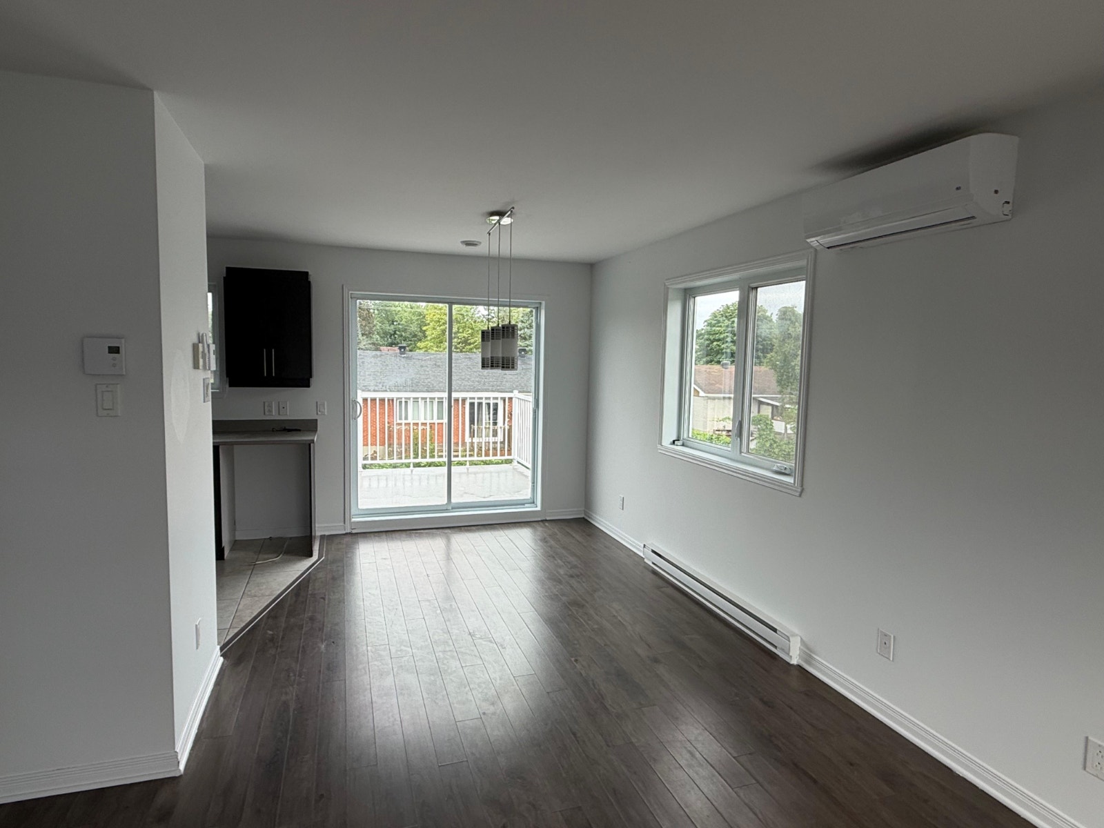 Grand 4½ à louer – 4e Avenue, Fabreville (Laval)Disponible le 1 — photo 2