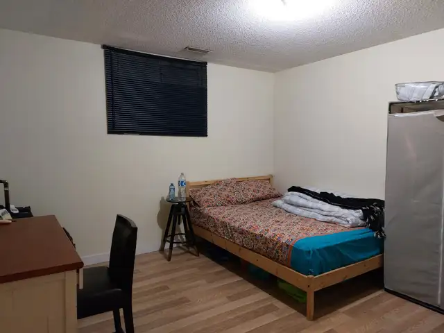 Brentwood Nice Furnished Bedroom Close to U of C and C-Train in Room Rentals & Roommates in Calgary - Image 3