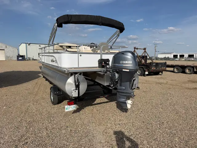 2018 Sunchaser Oasis 818KPH Pontoon in Powerboats & Motorboats in Regina - Image 6