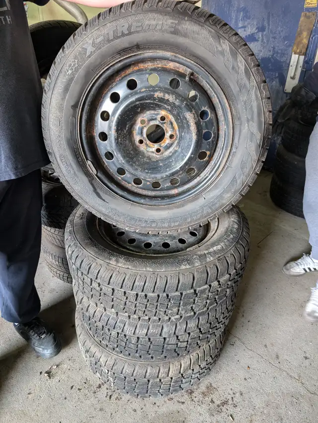 215 65R16 AVALANCHE XTREME in Other in City of Toronto - Image 2