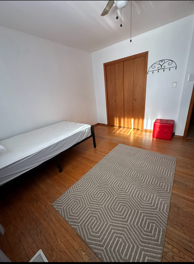 Room for rent near Trent  University  in Room Rentals & Roommates in Peterborough - Image 2