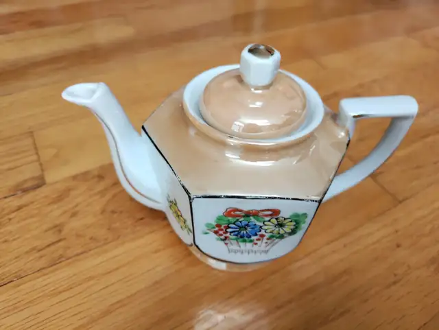 20 PC Tea Pot set for sale. in Other in Calgary - Image 9