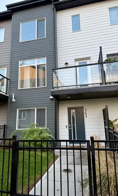 FOR RENT – Spacious 3 Bedroom Townhouse + Office/Den Location: 804 WELSH DR SW, EDMONTON, ALBERTA Lo...