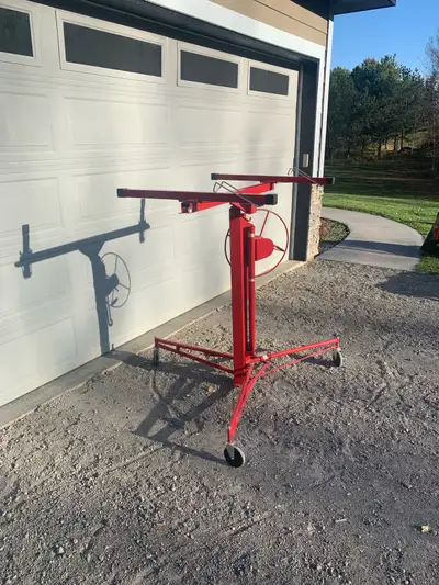 Drywall lift for rent. Price includes delivery and pickup . Lift can go to 11ft. $25 day $70 week $1...