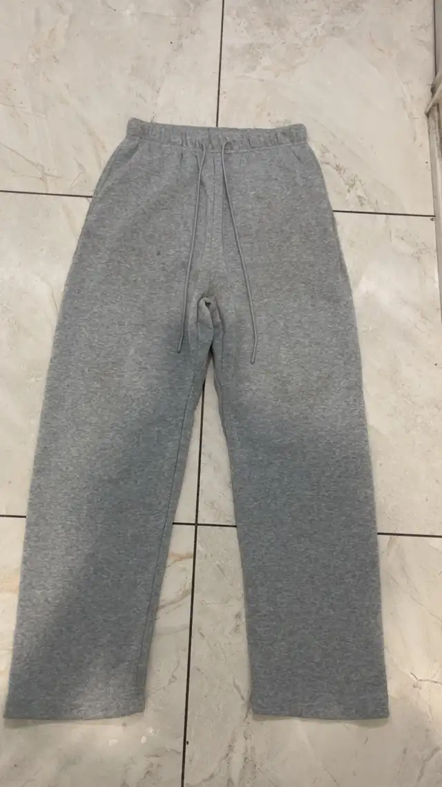 Grey baggy sweatpants  in Men's in Mississauga / Peel Region - Image 2