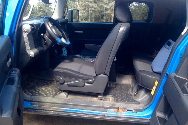 ****SOLD******CLASSIC VOODOO BLUE TOYOTA FJ CRUISER For Sale in Cars & Trucks in Thunder Bay - Image 4