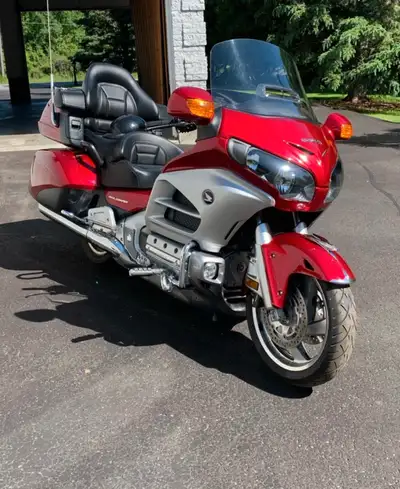 For sale is my Honda Gold Wing, a luxurious touring motorcycle with low mileage at 49250 kilometers,...