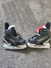 CCM TACKS 9040 youth skates size 10