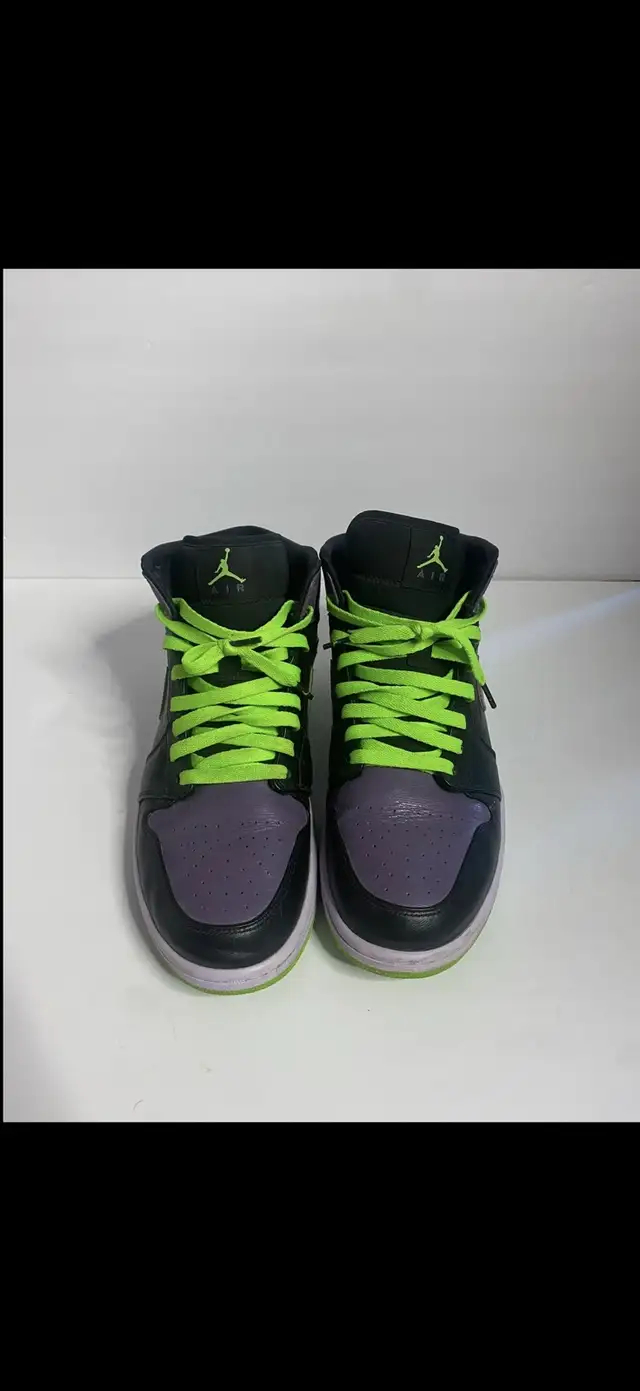Air Jordan 1 Mid in Men's Shoes in Mississauga / Peel Region - Image 2