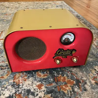 Super cool (now collectable) 2w amp from Fender. Really sweet. One of the most touch sensitive amps...