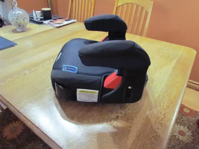 Child car booster seat in Strollers, Carriers & Car Seats in Kitchener / Waterloo - Image 2