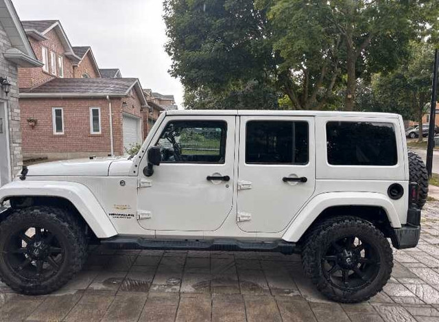 2014 Jeep Wrangler Sahara Unlimited AWD in Cars & Trucks in Markham / York Region - Image 4