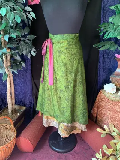 PLEASE NOTE: While the skirt is in beautiful condition, it is a pre-loved, vintage item so some mino...