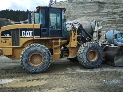 2004 Cat IT28 wheel loader. Comes with bucket and forks. 14780 hours. $42500 plus GST
