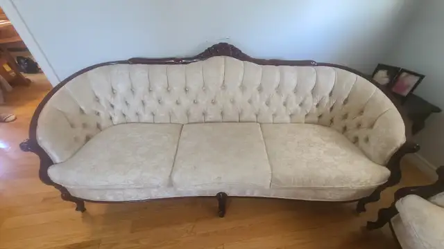 French provincial livingroom set in Couches & Futons in Napanee - Image 3