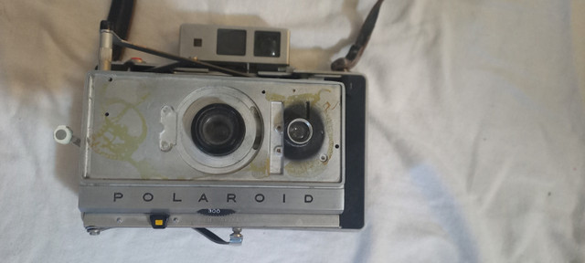 I deliver! Polaroid Camera in Arts & Collectibles in St. Albert - Image 2