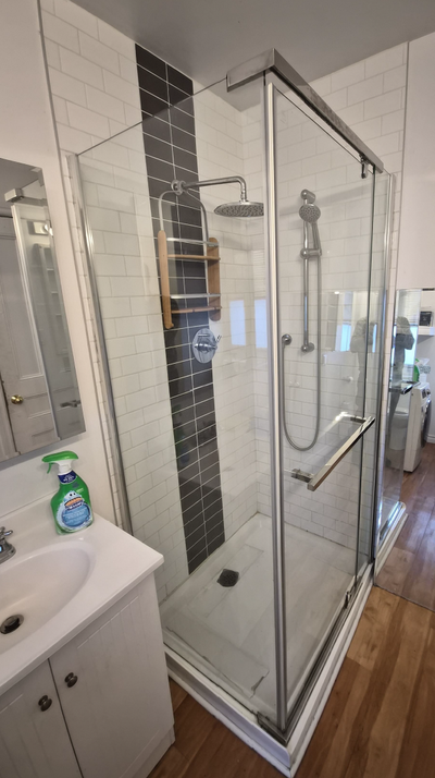 Shower glass panels + column  $110 Panneaux de douche + colonne, View more