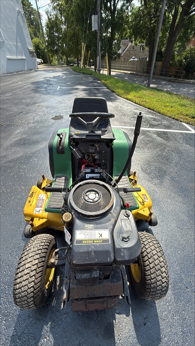 JOHN DEERE RIDING LAWN MOWER in Lawnmowers & Leaf Blowers in Mississauga / Peel Region - Image 2