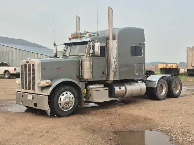 2016 peterbilt 389 with 12.7 Detroit engine new 24.5 tires on drives. Steers 70%. 18spd 4 way locks....