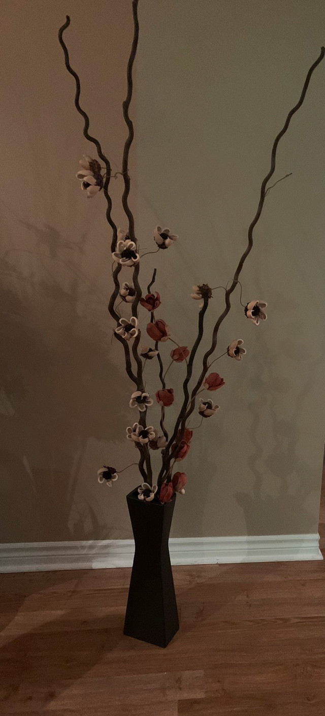 Silk  plant with decorative vases in Other in Markham / York Region