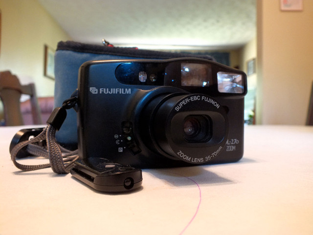 Tested Fujifilm DL-27o FILM camera Zoom with IR remote, case. in Cameras & Camcorders in St. Catharines