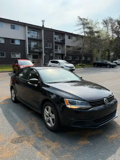 2011 VW jetta 2.0 with NEW MVI Clean title with proper time to time service records low km 140000km...
