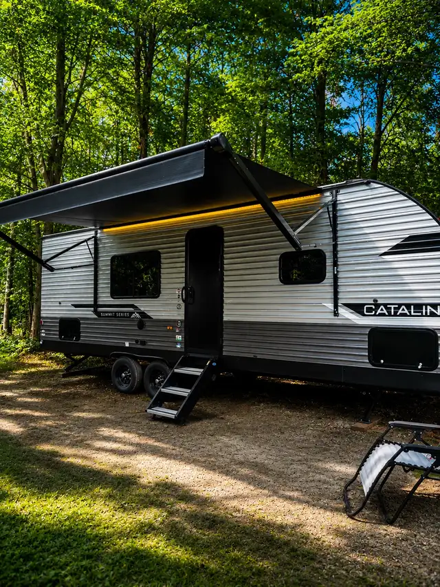 2025 Coachmen Travel Trailer Rental Sleeps 8 | Family Ge in Ontario in Canada - Image 2