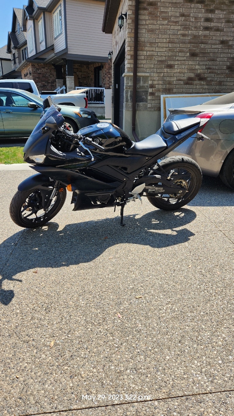 2021 Yamaha R3 with only 3,100kms Sport Bikes Kitchener / Waterloo