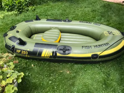 The double floor protects the boat from wear against sand and rocks, whilst the PVC material coating...