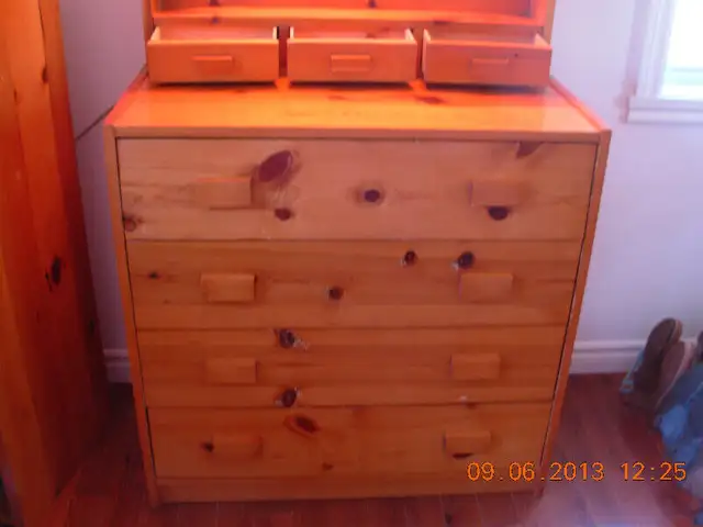 Meubles en pin solide/pine furniture,bureau avc mirroir,etagere in Bookcases & Shelving Units in City of Montréal - Image 7