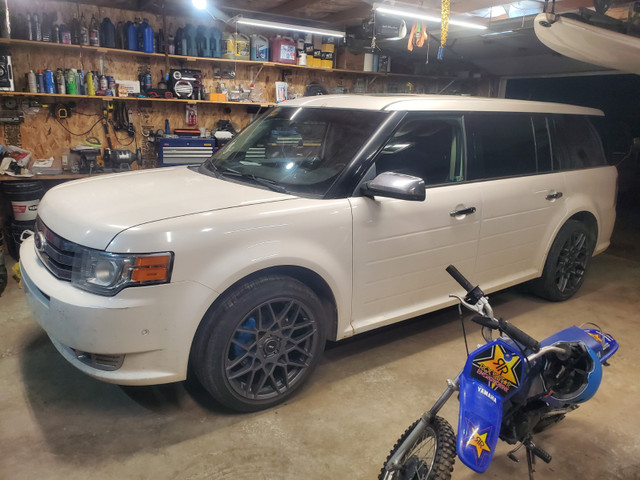 2011 Ford Flex EcoBoost twin turbo, AWD, loaded, good shape in Cars & Trucks in Lethbridge