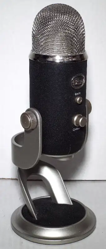 Blue Yeti Pro Studio - XLR and USB Condenser Microphone in Pro Audio & Recording Equipment in Markham / York Region - Image 4