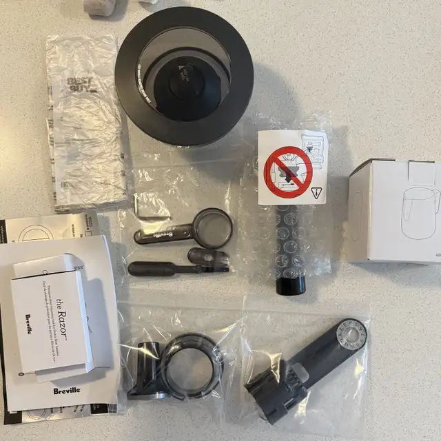 Breville Barista Express Espresso Machine in Coffee Makers in Oakville / Halton Region - Image 6