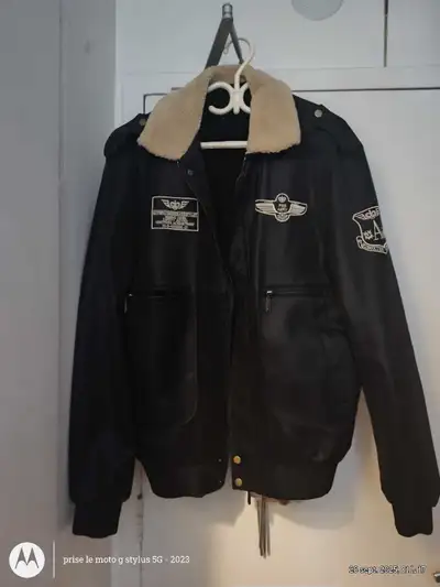 manteau aviateur  neuf payer  100 laisse  a 80, View more